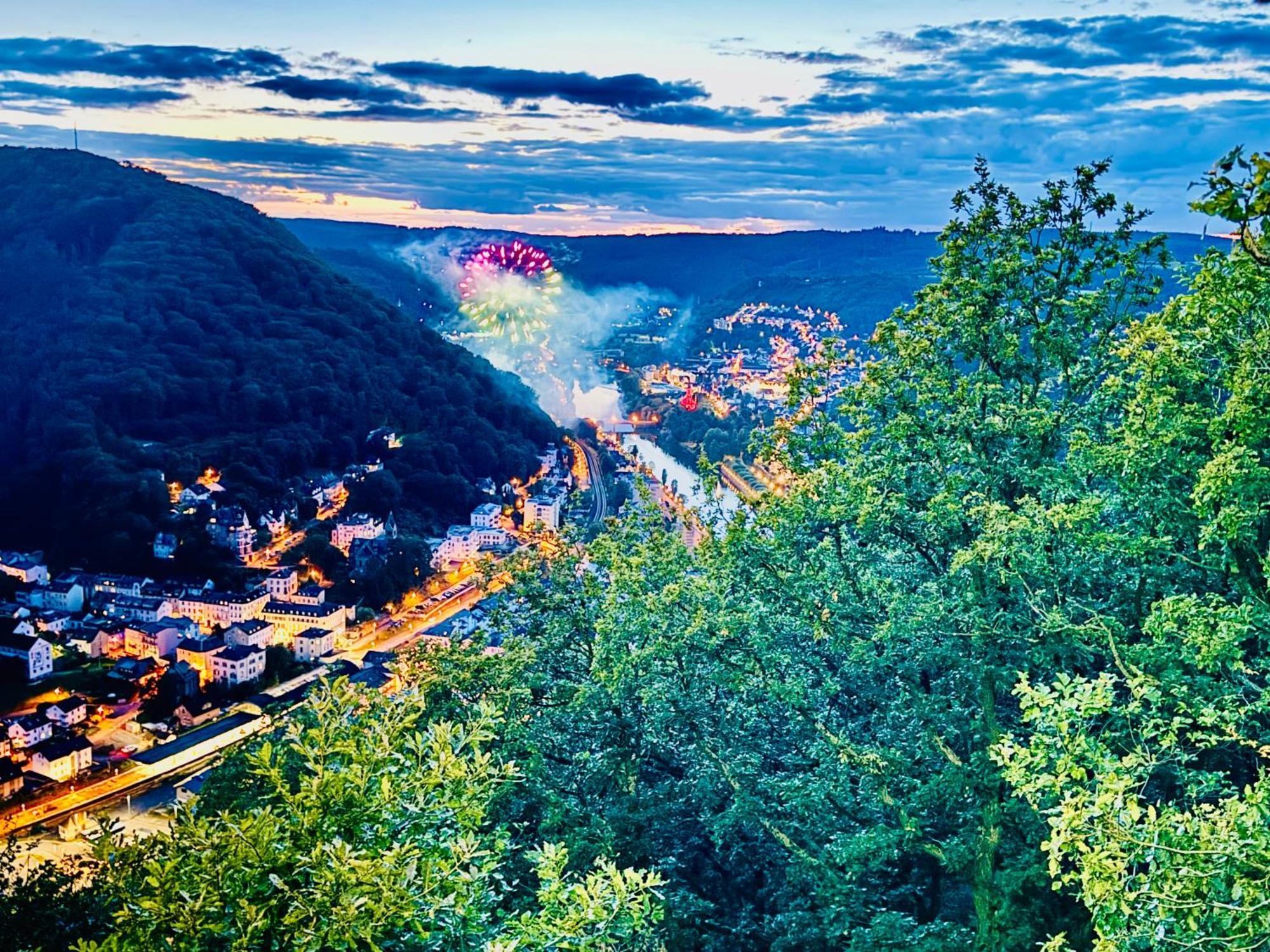 Bookeinfach Bad Ems - Private - Sauna Jacuzzi Whirlpool Swimmingpool Alahna Sup Beachvolleyball Billiards Ping Pong Cinema Theater Music Disco Ball Bbq Und Parkplaetze מראה חיצוני תמונה