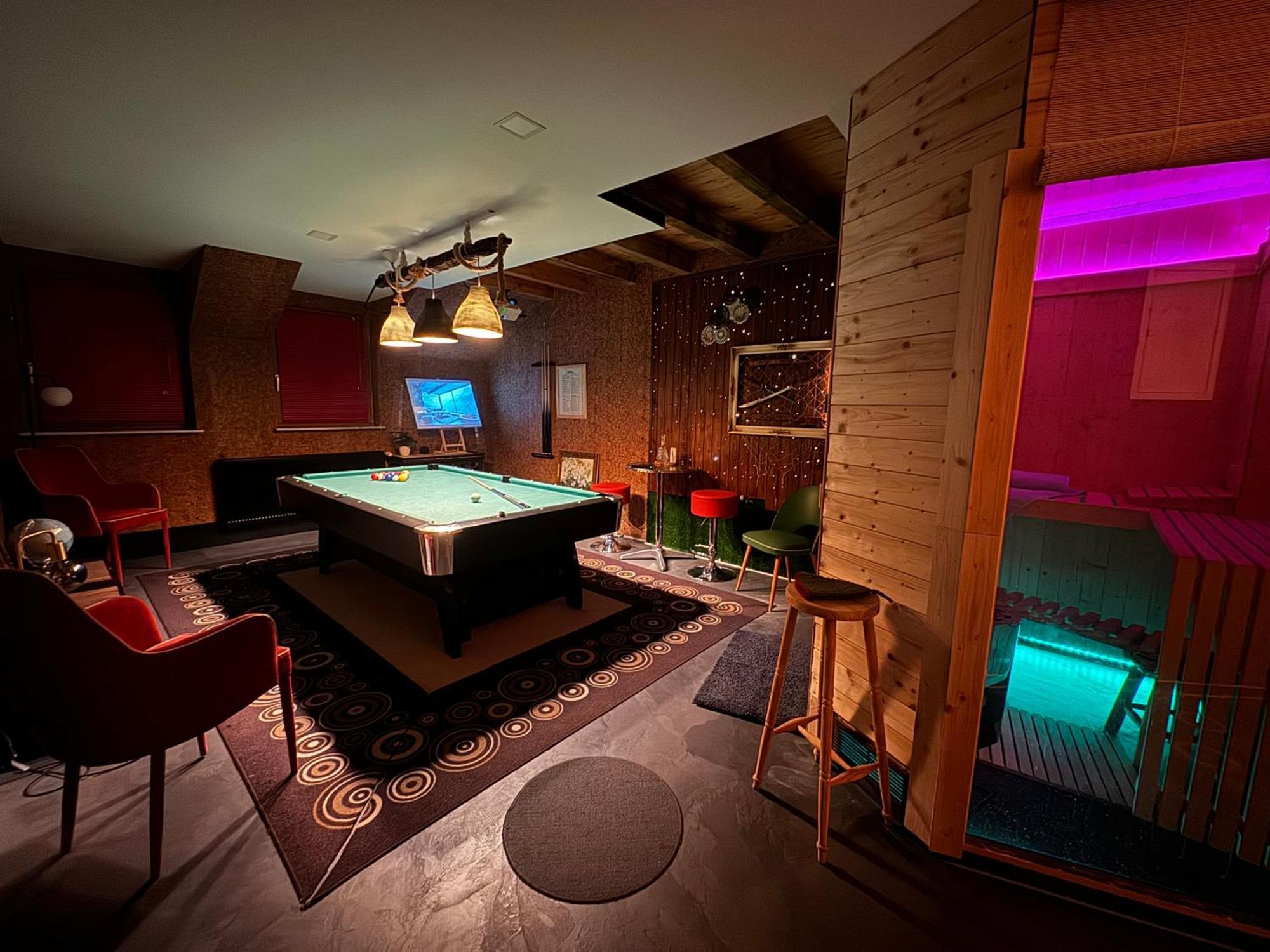 Bookeinfach Bad Ems - Private - Sauna Jacuzzi Whirlpool Swimmingpool Alahna Sup Beachvolleyball Billiards Ping Pong Cinema Theater Music Disco Ball Bbq Und Parkplaetze מראה חיצוני תמונה