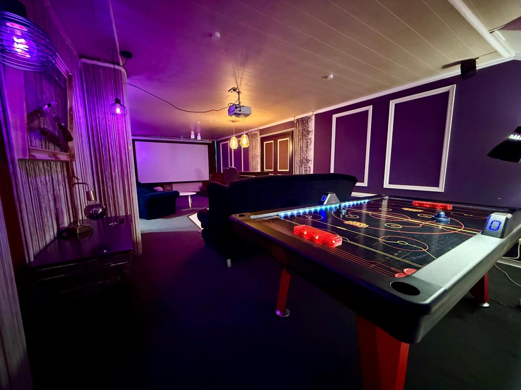 Bookeinfach Bad Ems - Private - Sauna Jacuzzi Whirlpool Swimmingpool Alahna Sup Beachvolleyball Billiards Ping Pong Cinema Theater Music Disco Ball Bbq Und Parkplaetze מראה חיצוני תמונה
